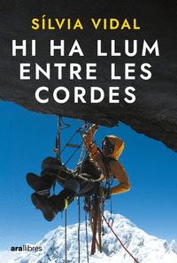 HI-HA-LLUM-ENTRE-LES-CORDES.jpg